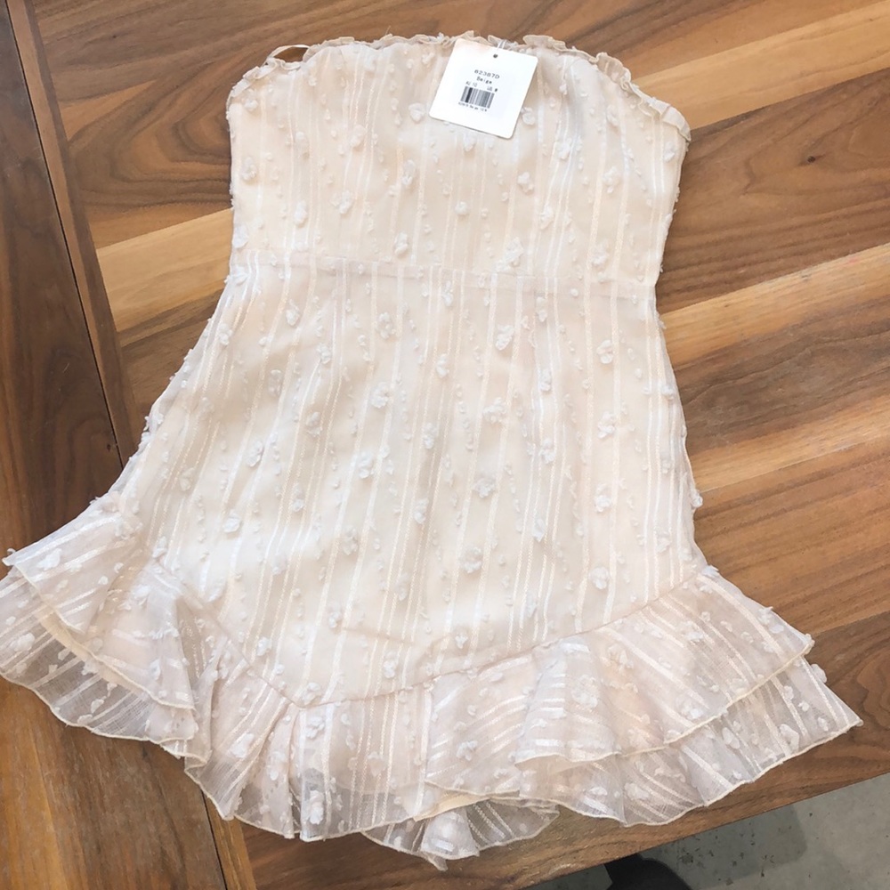 Selfie Leslie, Ivory, size medium, strapless dress